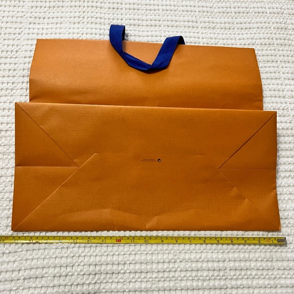 LOUIS VUITTON USED PAPER SHOPPING BAG - Picture 9 of 15